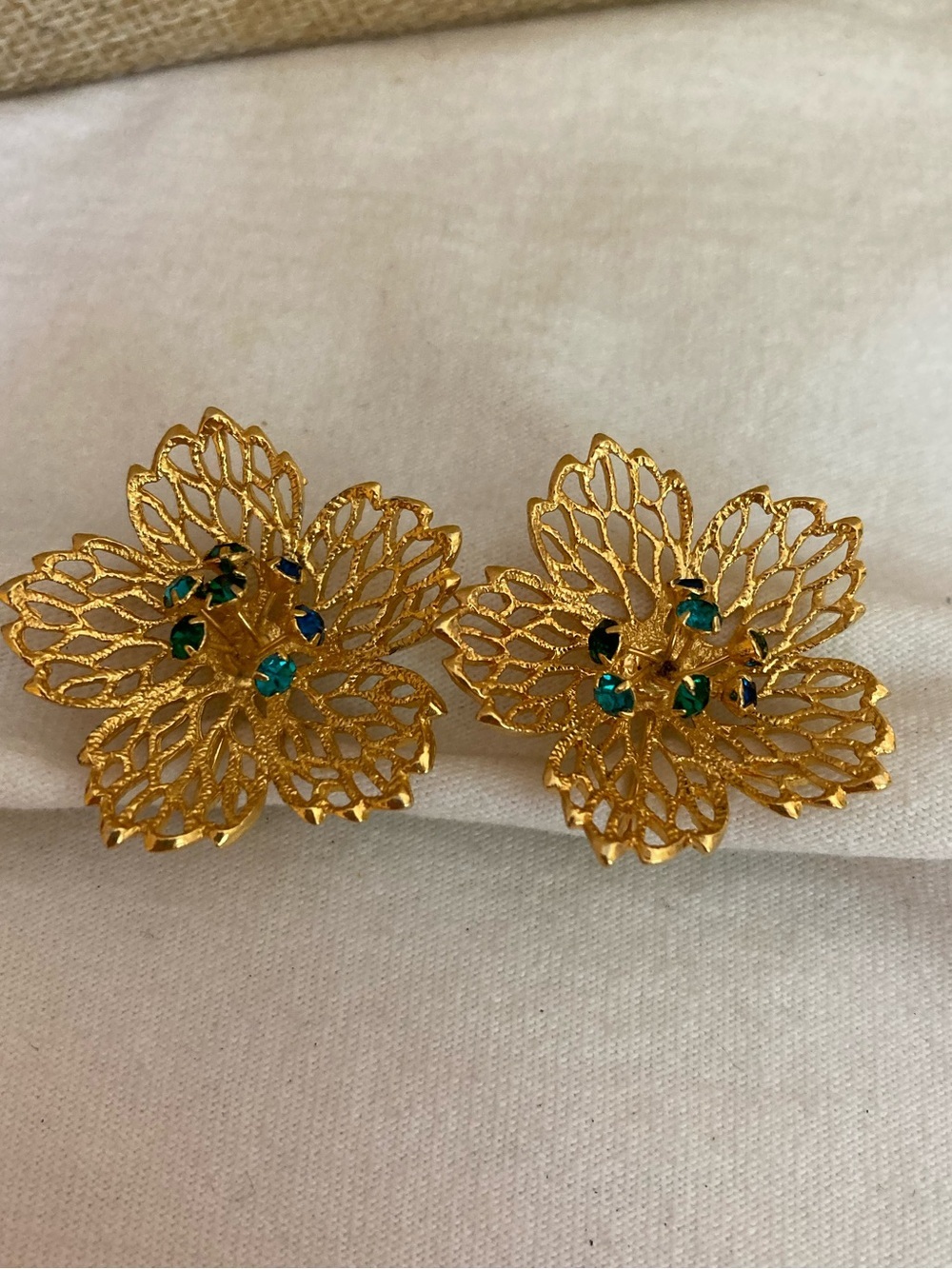 Filigree Open Design Flower Vintage Clip Earrings with Blue Rhinestone